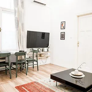 Stylish And Spacious ! Location Kazincy Netflix בודפשט