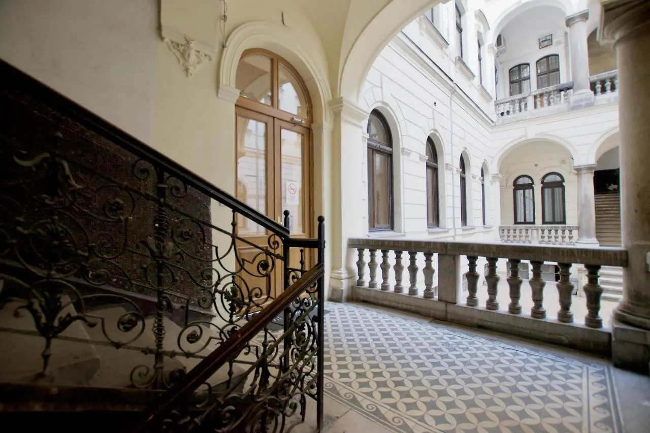 St. King 1 By Hi5 Apartments Budapest